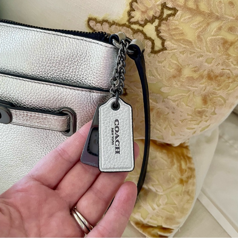 NWOT- Coach Swagger Crossbody Bag Pebbled Leather Dark Silver Gunmetal - Picture 2 of 10